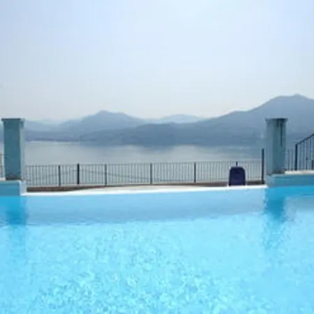 Apartment By Lake Maggiore With Pool, Cleaning Included Lägenhet *