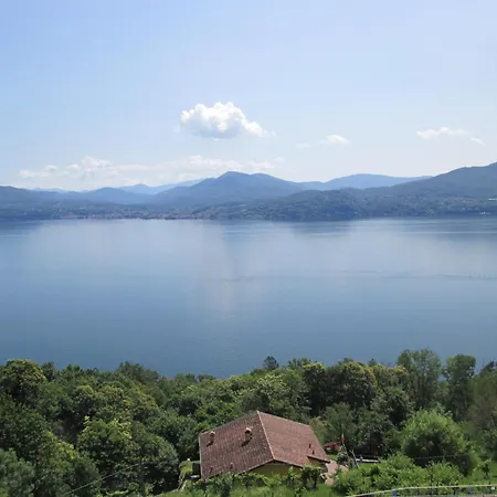 Apartment By Lake Maggiore With Pool, Cleaning Included Appartement *