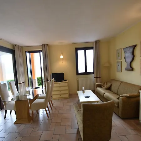 Apartment By Lake Maggiore With Pool, Cleaning Included Appartement